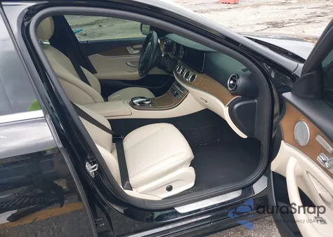 2018 Mercedes-Benz E 300 4Matic из США, поврежденный, VIN WDDZF4KB6JA443377